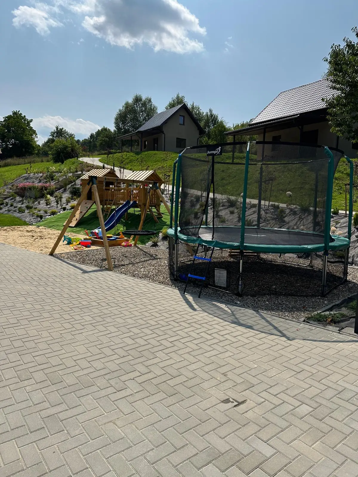 Atrakcje dla dzieci na terenie apartamentów do wynajęcia w Konradowie (7) opt